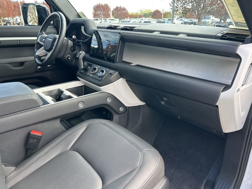 Used 2025 Land Rover Defender 110 S image 44