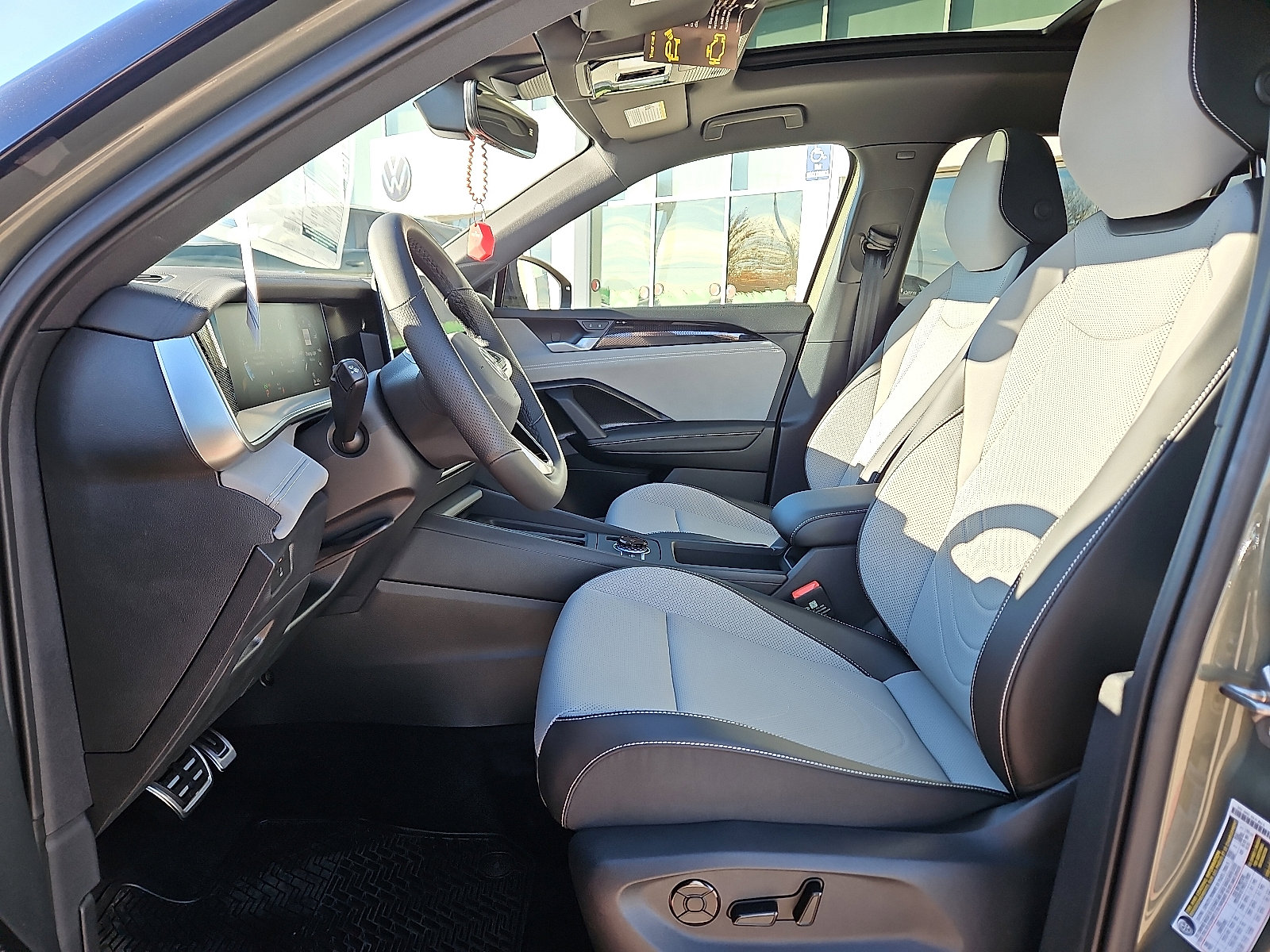 New 2026 Volkswagen Tiguan SE R-Line image 11