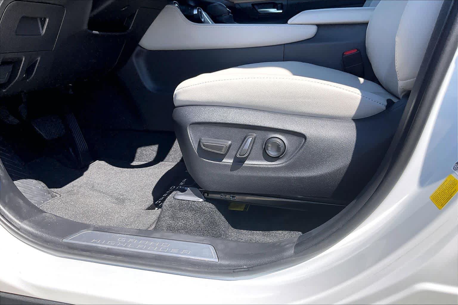 New 2026 Toyota Grand Highlander FWD image 20