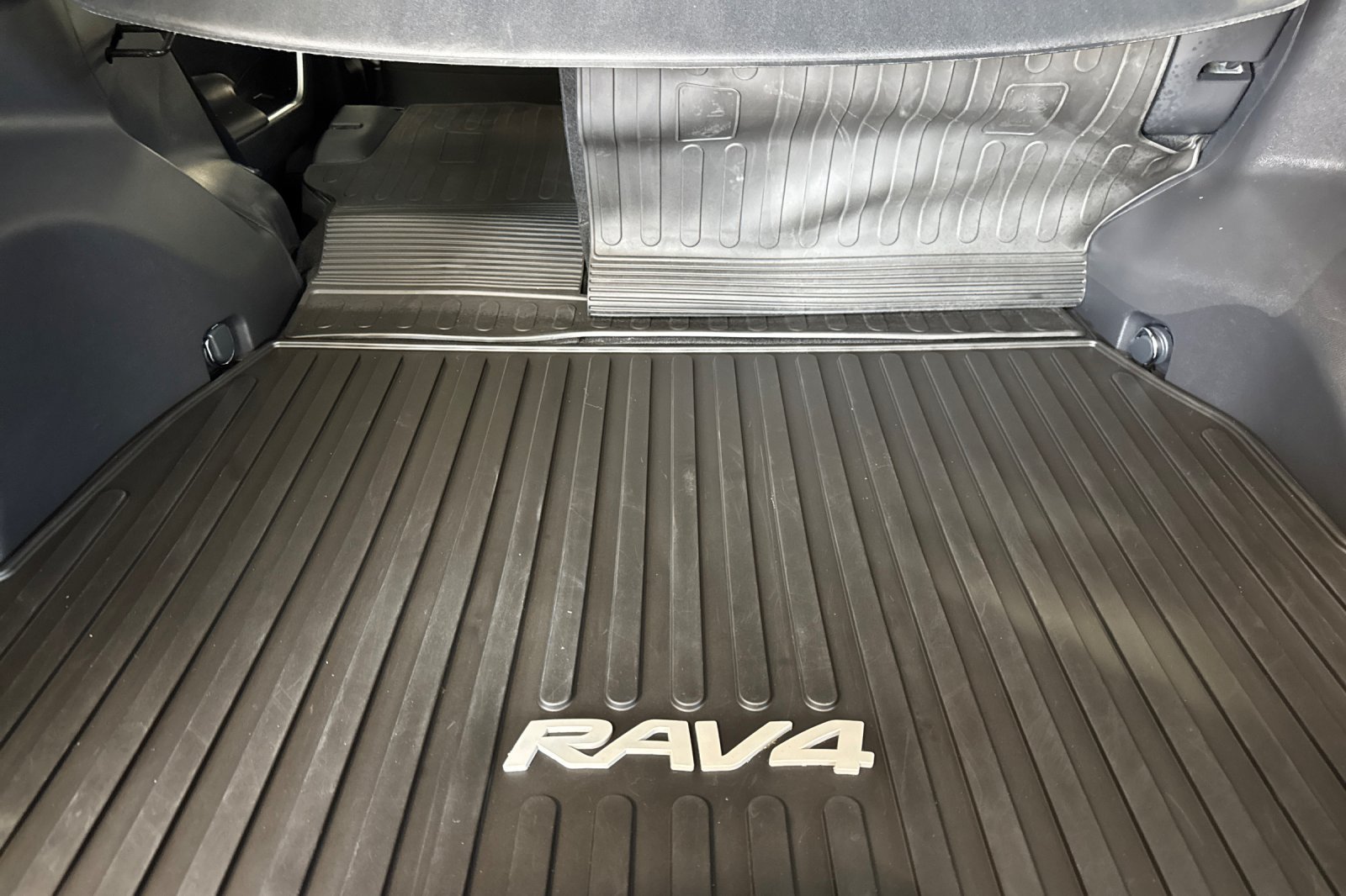 Used 2022 Toyota RAV4 LE FWD image 17