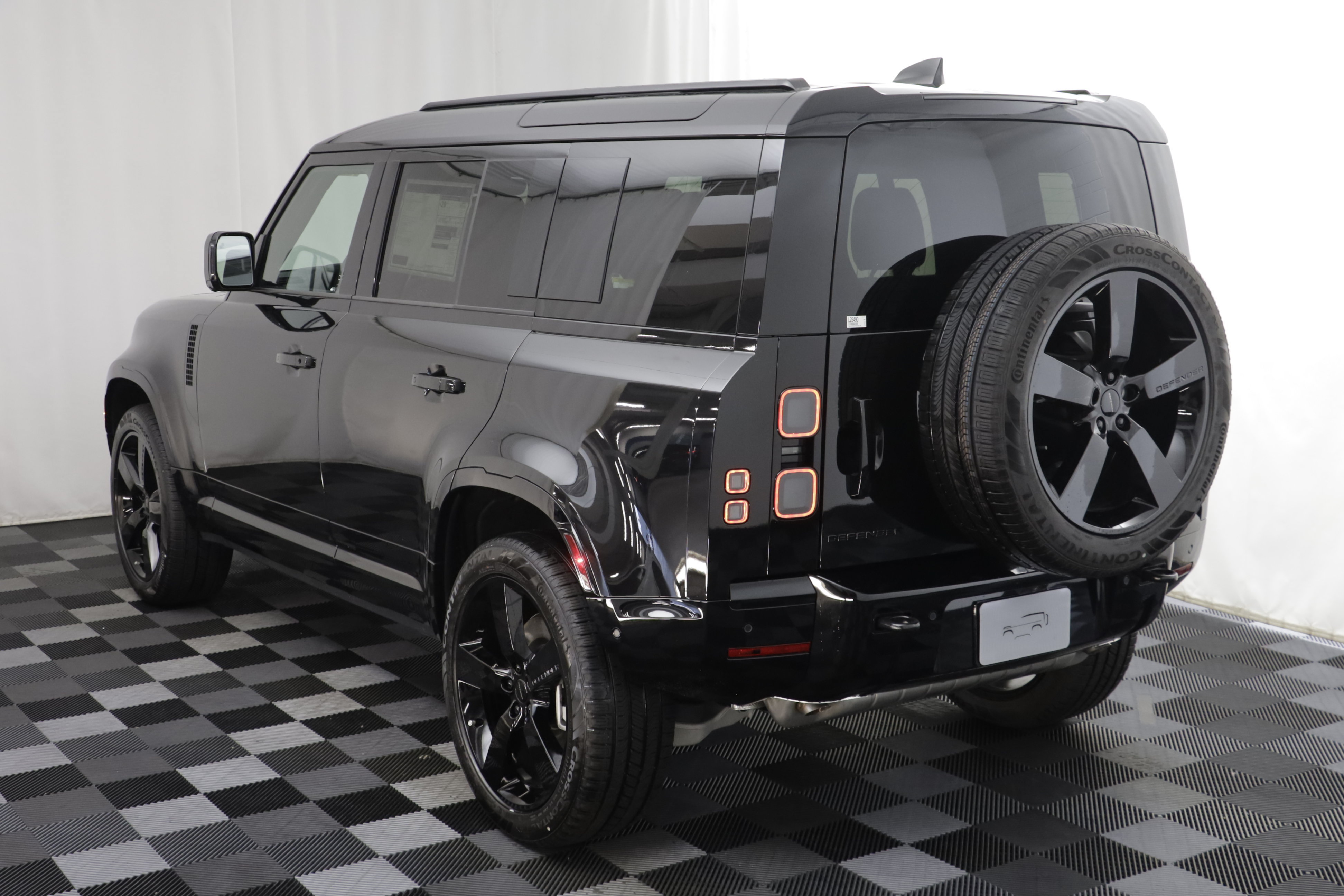 New 2026 Land Rover Defender 110 X-Dynamic SE AWD/4WD image 17