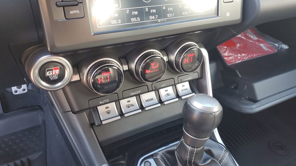 Used 2022 Toyota GR86 Premium w/ ALL Weather Mat Package (TMS) image 16