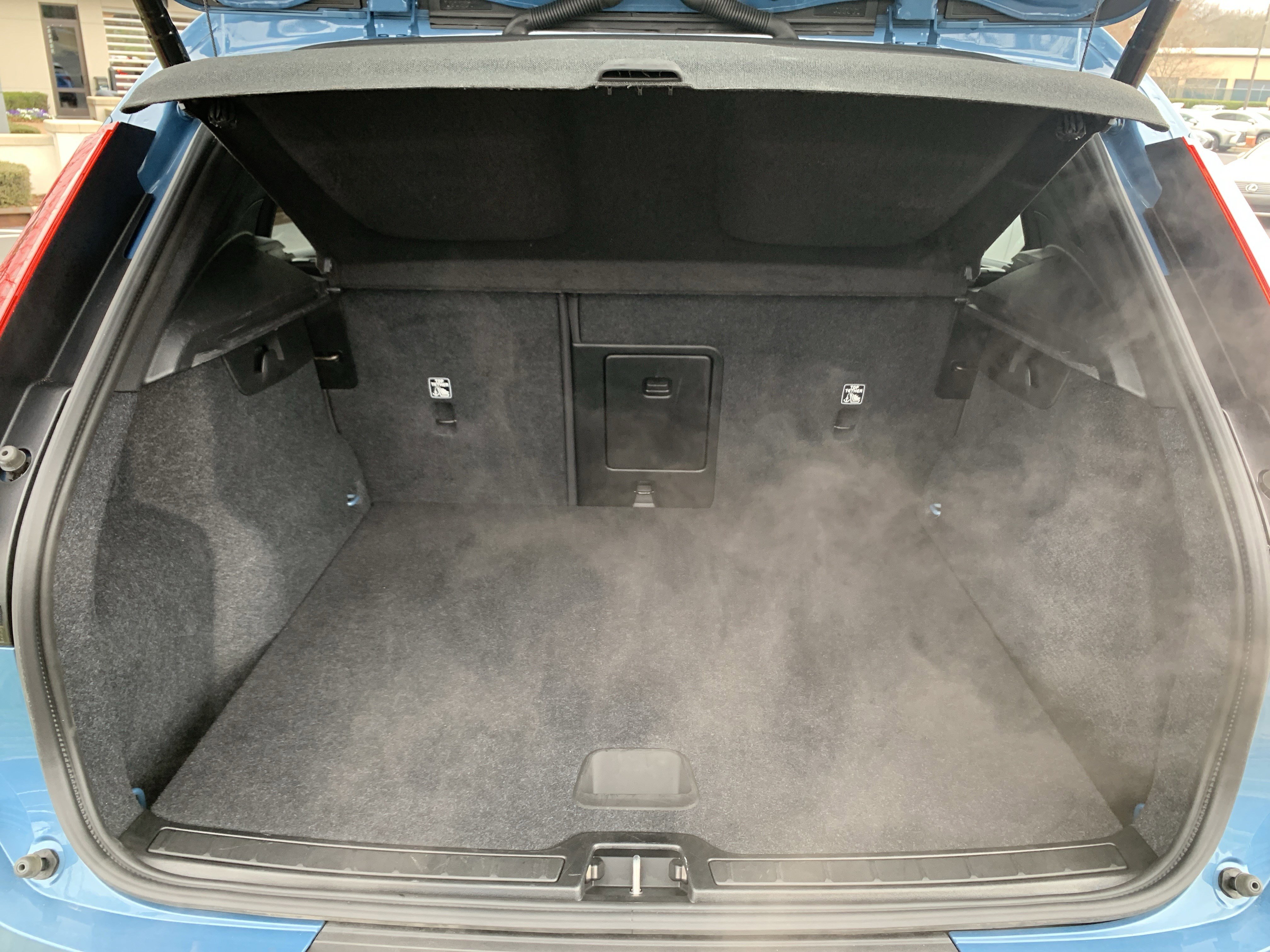 Used 2025 Volvo XC40 B5 Core image 34