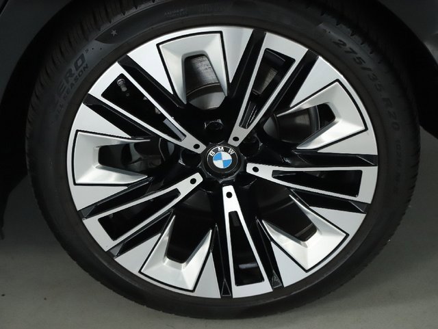 Certified 2025 BMW 530i xDrive w/ Premium Package image 39
