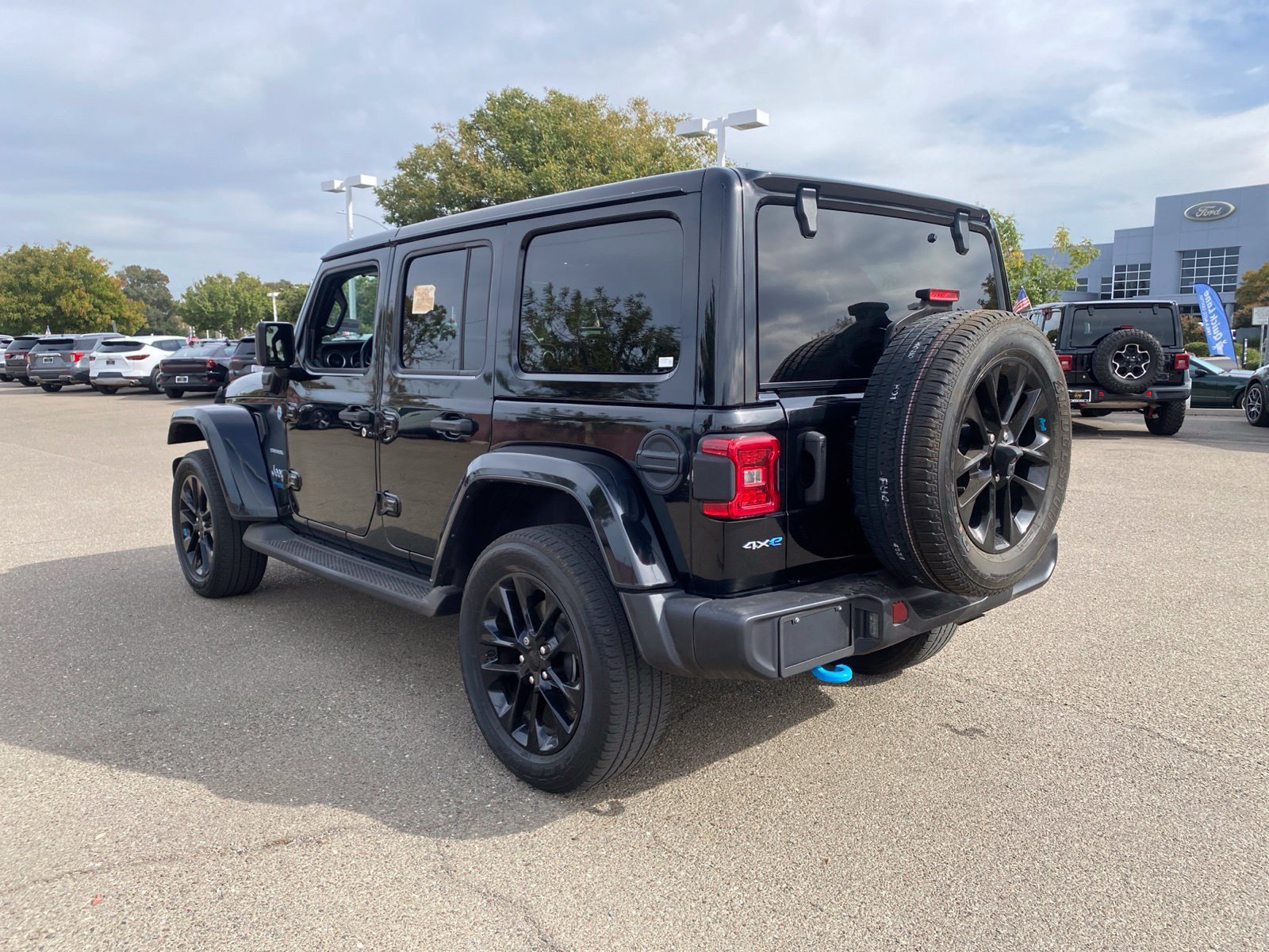 Used 2022 Jeep Wrangler Unlimited Sahara AWD/4WD image 7