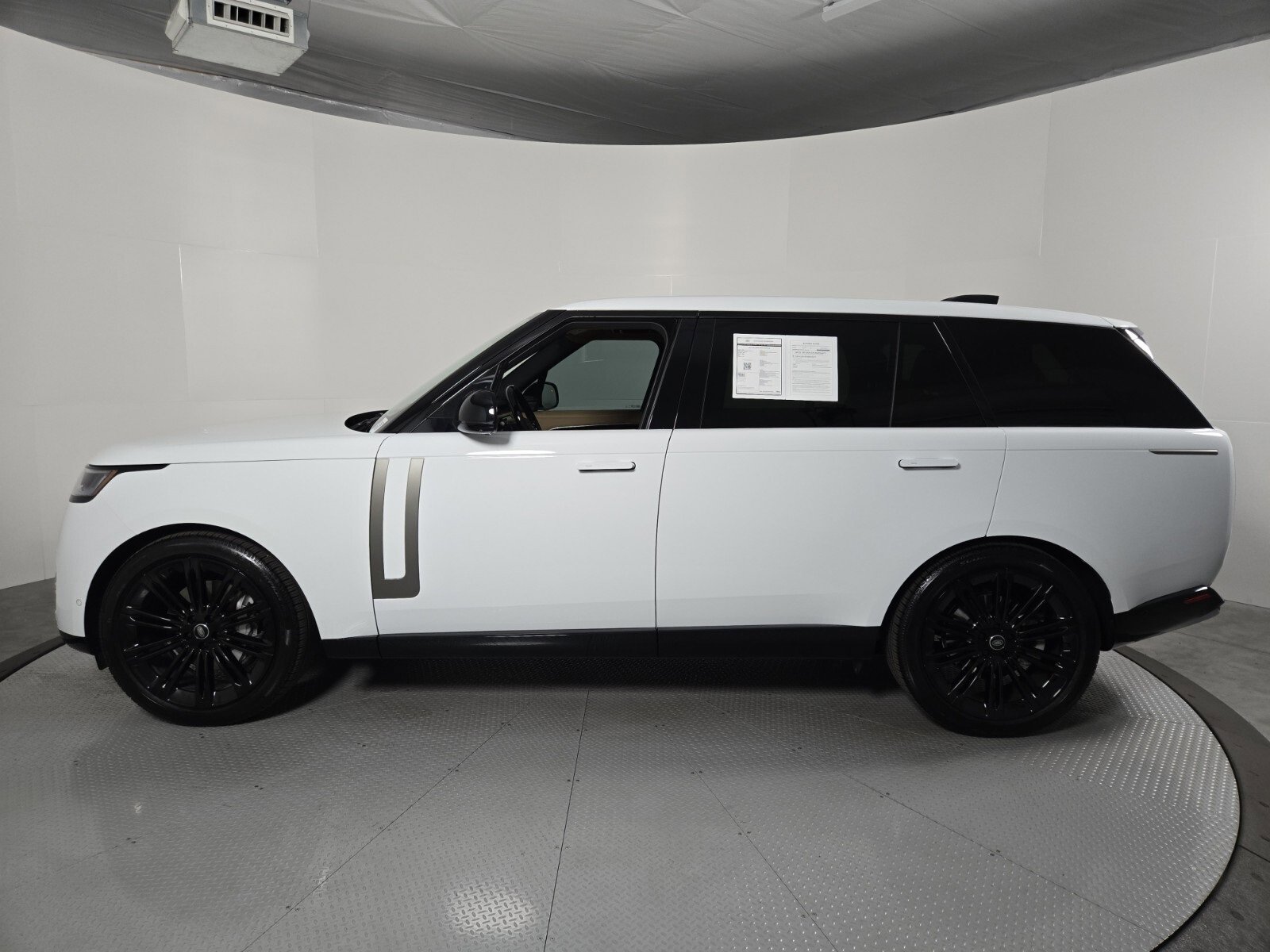Used 2025 Land Rover Range Rover Long Wheelbase SE image 8