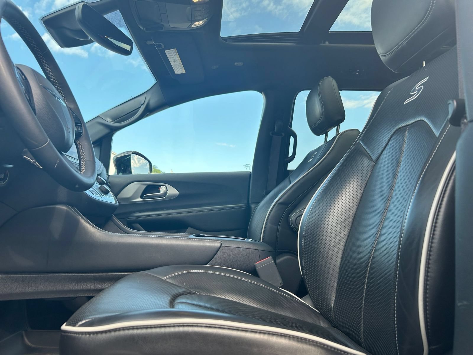 Used 2025 Chrysler Pacifica Limited FWD image 24