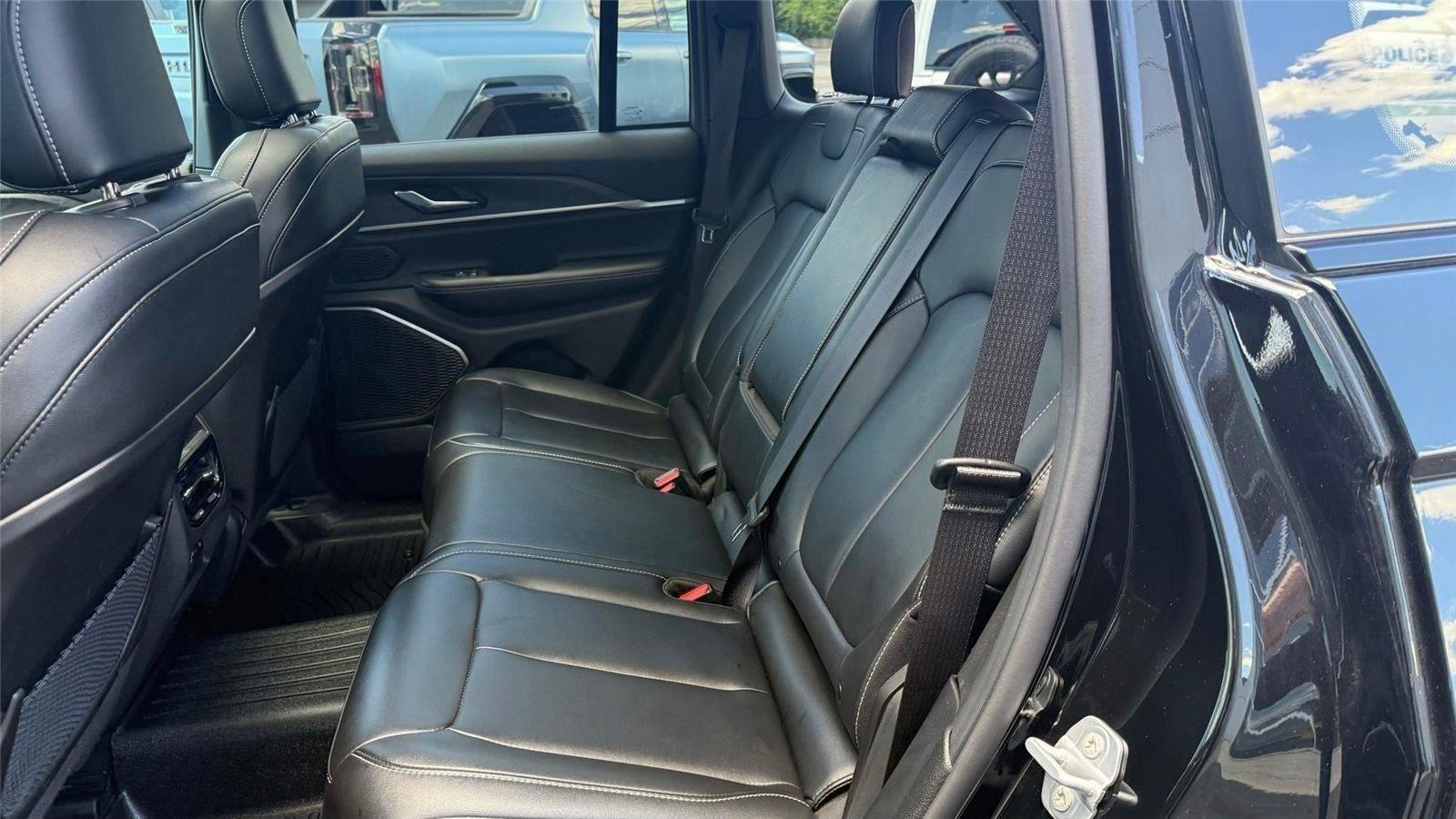 Used 2025 Jeep Grand Cherokee Limited 4xe AWD/4WD image 23