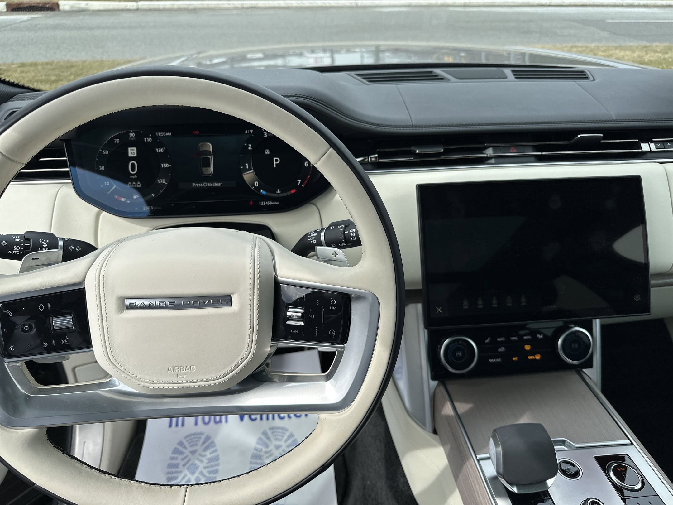 Used 2023 Land Rover Range Rover SE image 27