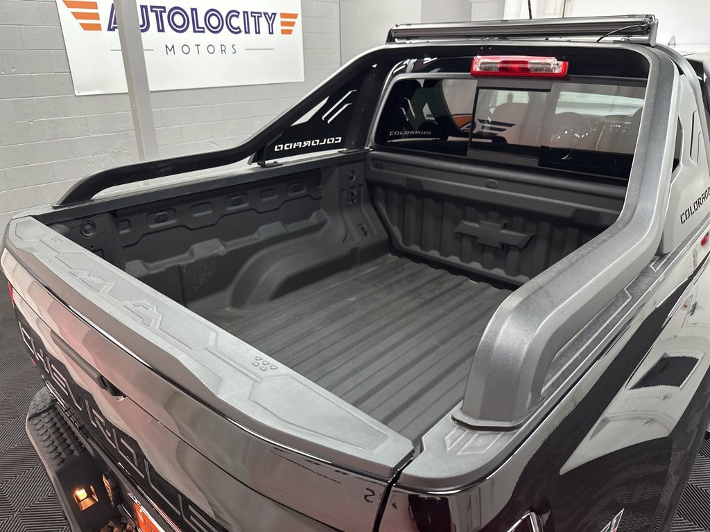 Used 2025 Chevrolet Colorado Z71 w/ Midnight Edition image 11