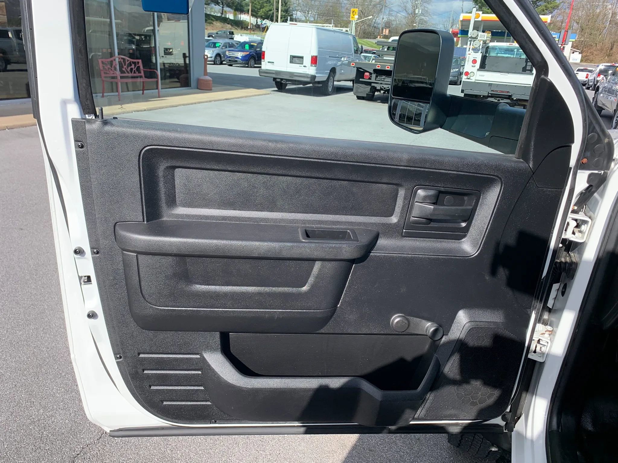 Used 2014 RAM 5500 Tradesman RWD image 9