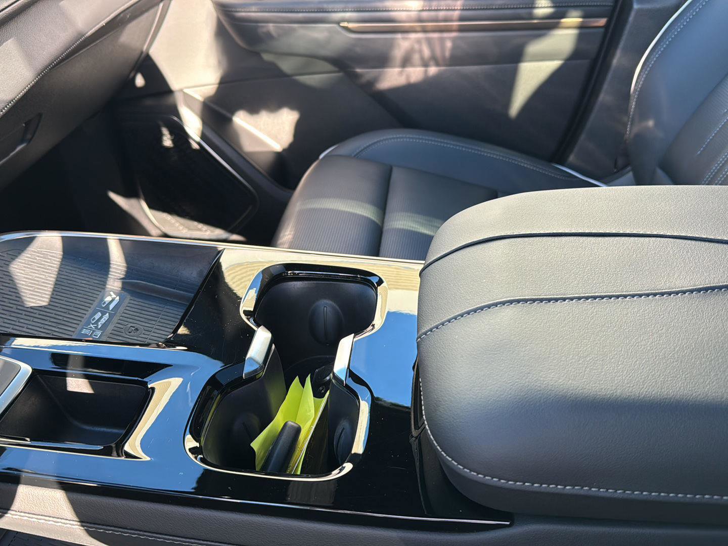 Used 2025 Buick Enclave Avenir image 23