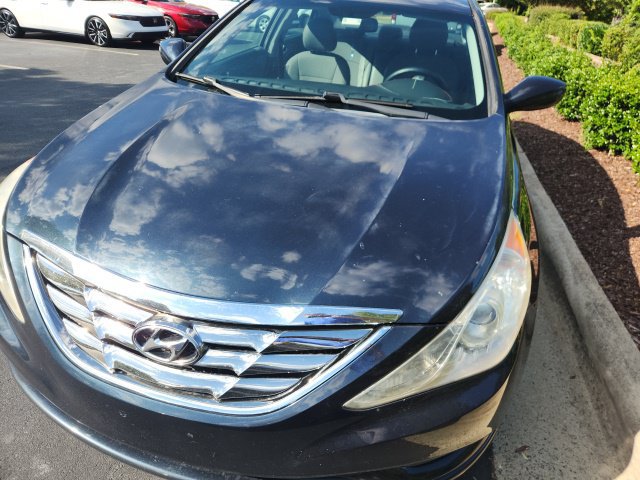 Used 2011 Hyundai Sonata SE w/ Navigation & Sunroof Pkg 4 FWD image 4