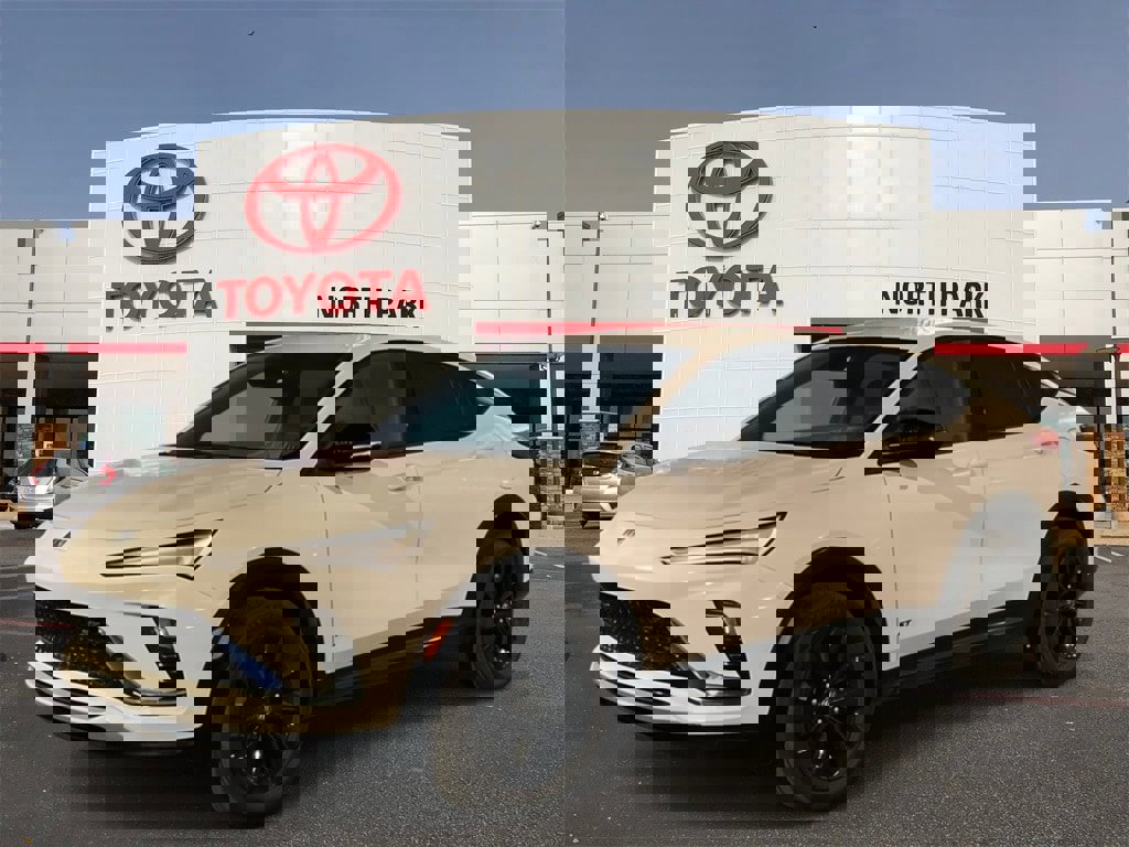 Used 2025 Buick Envista Sport Touring image 1