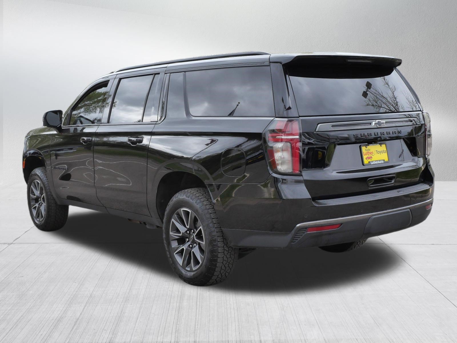 Used 2022 Chevrolet Suburban Z71 w/ Z71 Off-Road Package AWD/4WD image 5