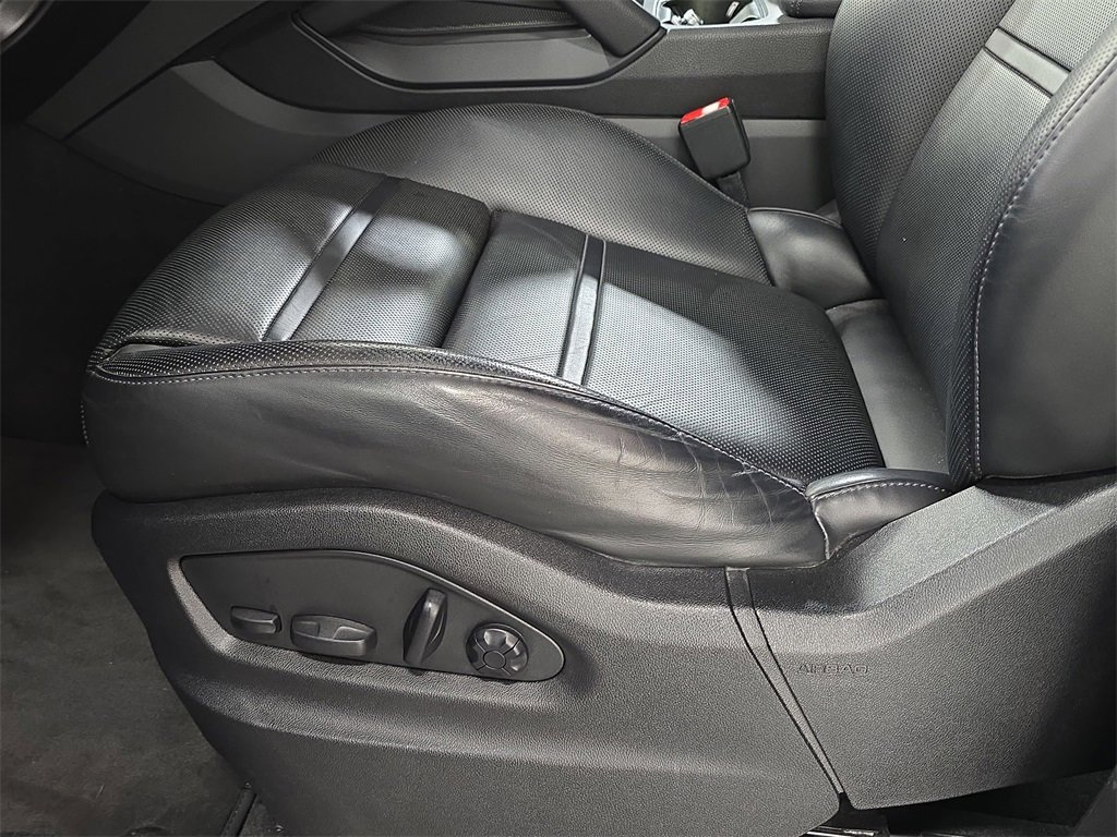 Used 2023 Porsche Cayenne Platinum Edition image 23