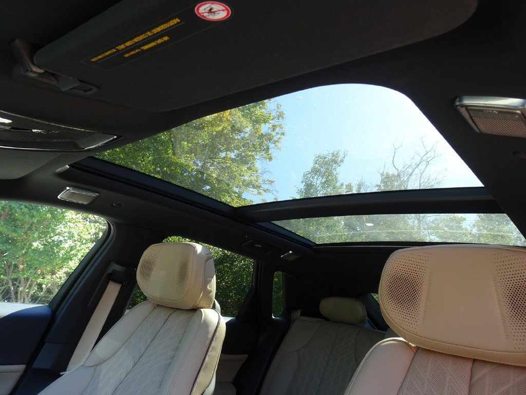 Used 2026 Cadillac Lyriq Signature Luxury w/ Nappa Leather Package AWD/4WD image 10