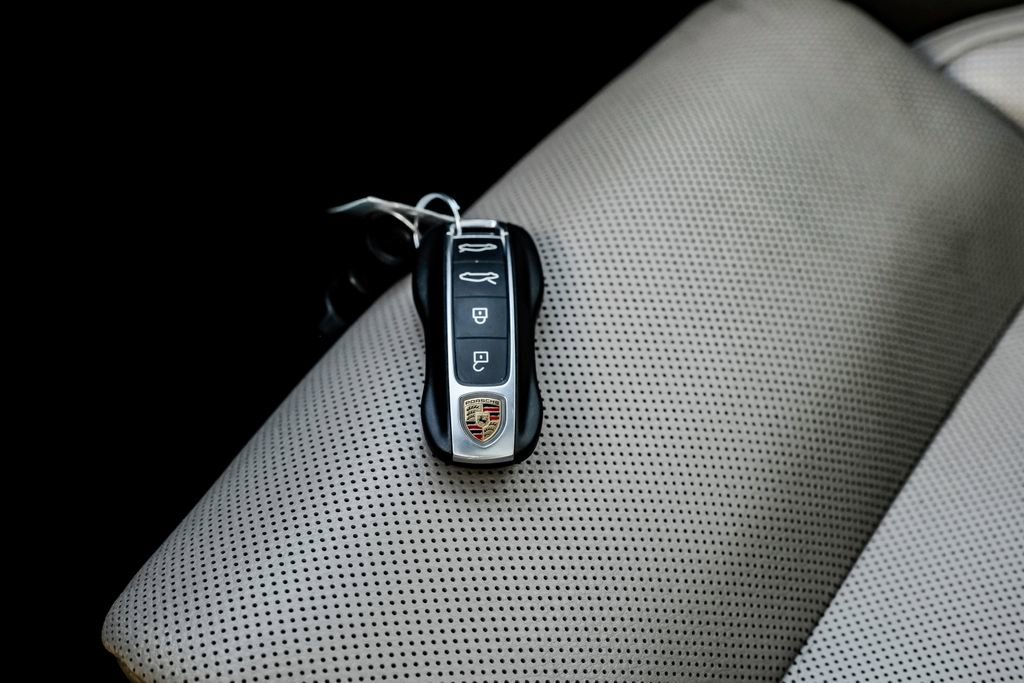 Used 2022 Porsche Taycan image 61