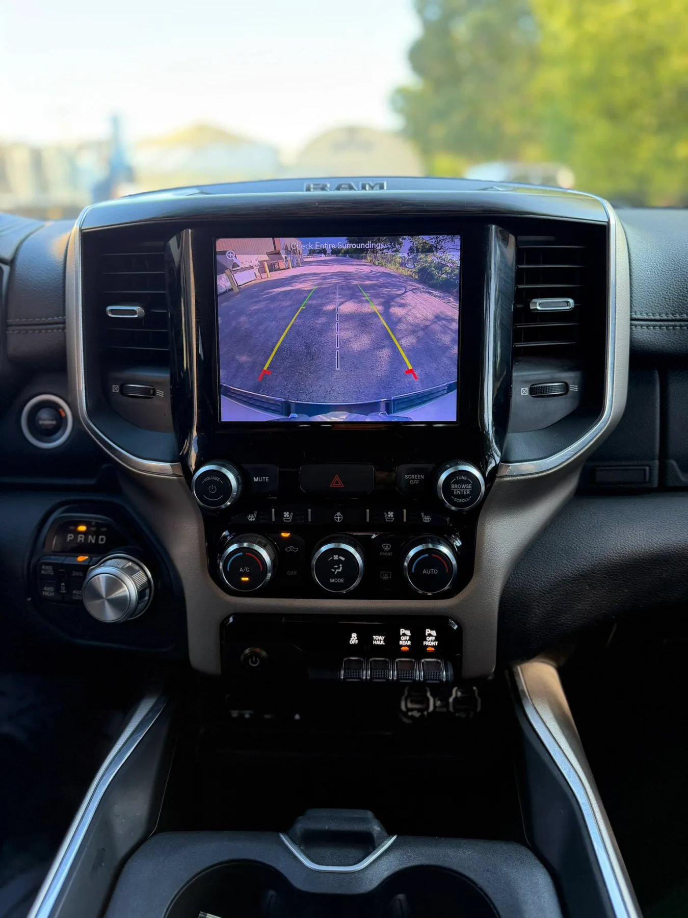 Used 2019 RAM 1500 Laramie AWD/4WD image 15