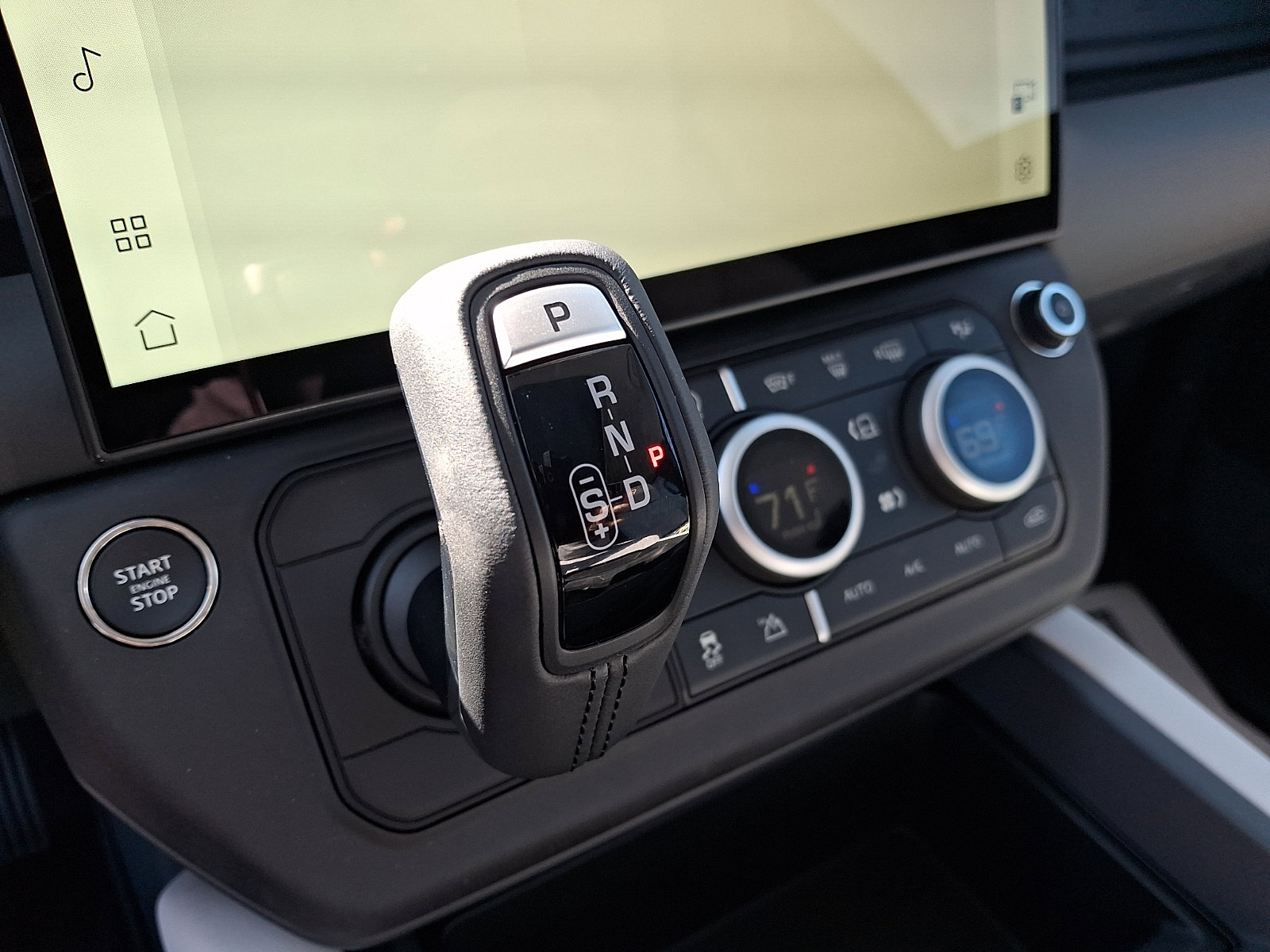New 2026 Land Rover Defender 110 S image 13