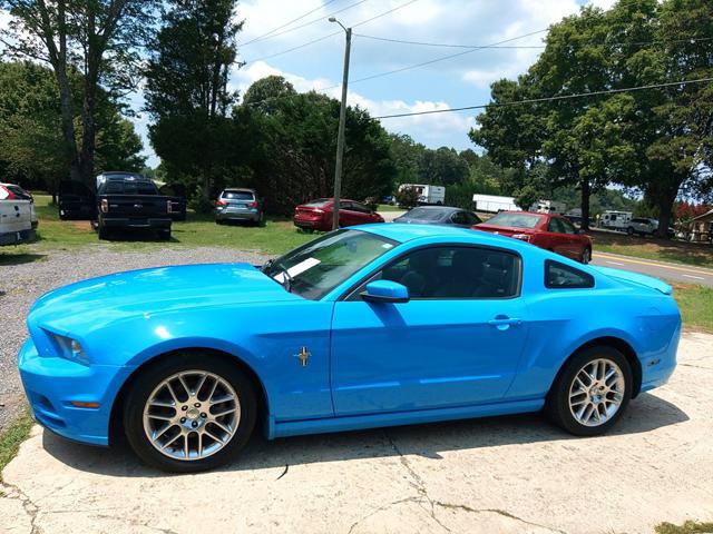 Used 2013 Ford Mustang Premium RWD image 2