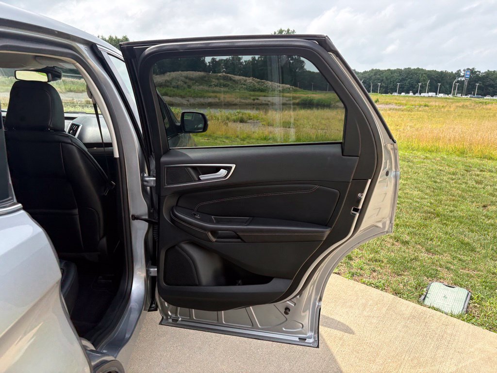 Used 2022 Ford Edge Titanium AWD/4WD image 36