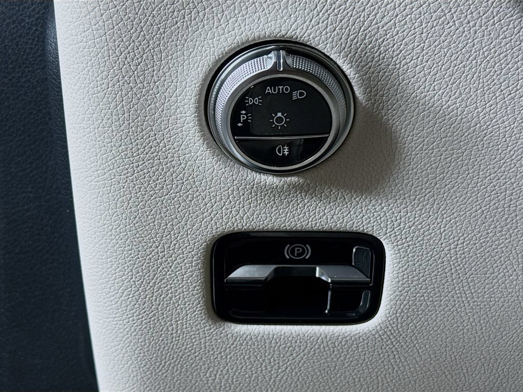 Used 2026 Mercedes-Benz GLC 300 4MATIC image 10