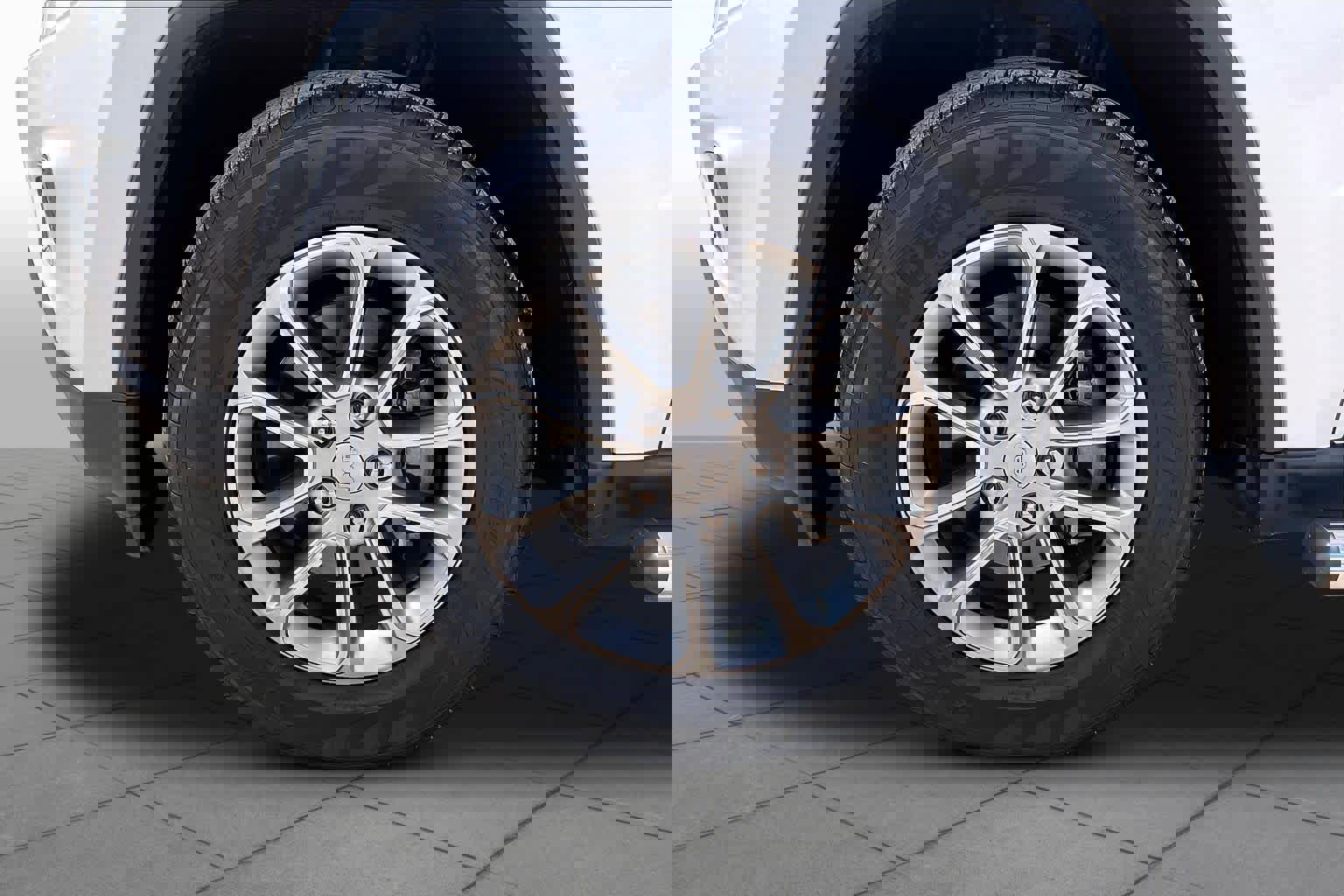 Used 2015 Jeep Grand Cherokee Limited w/ Mopar Chrome Edition Group RWD image 11