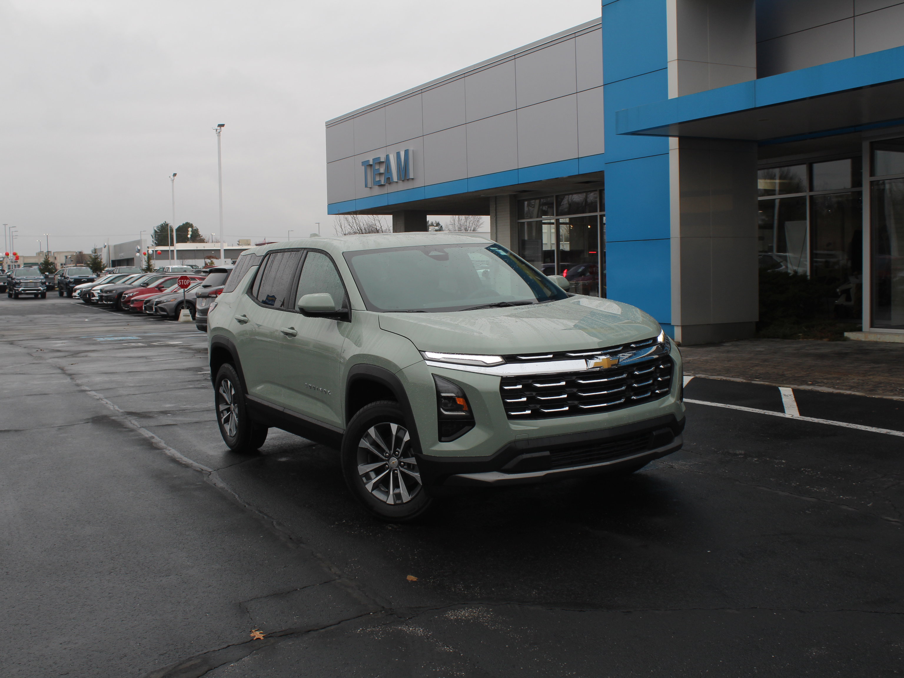 New 2026 Chevrolet Equinox LT image 2