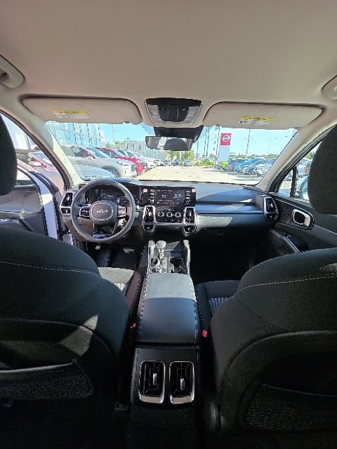 Used 2023 Kia Sorento LX FWD image 25