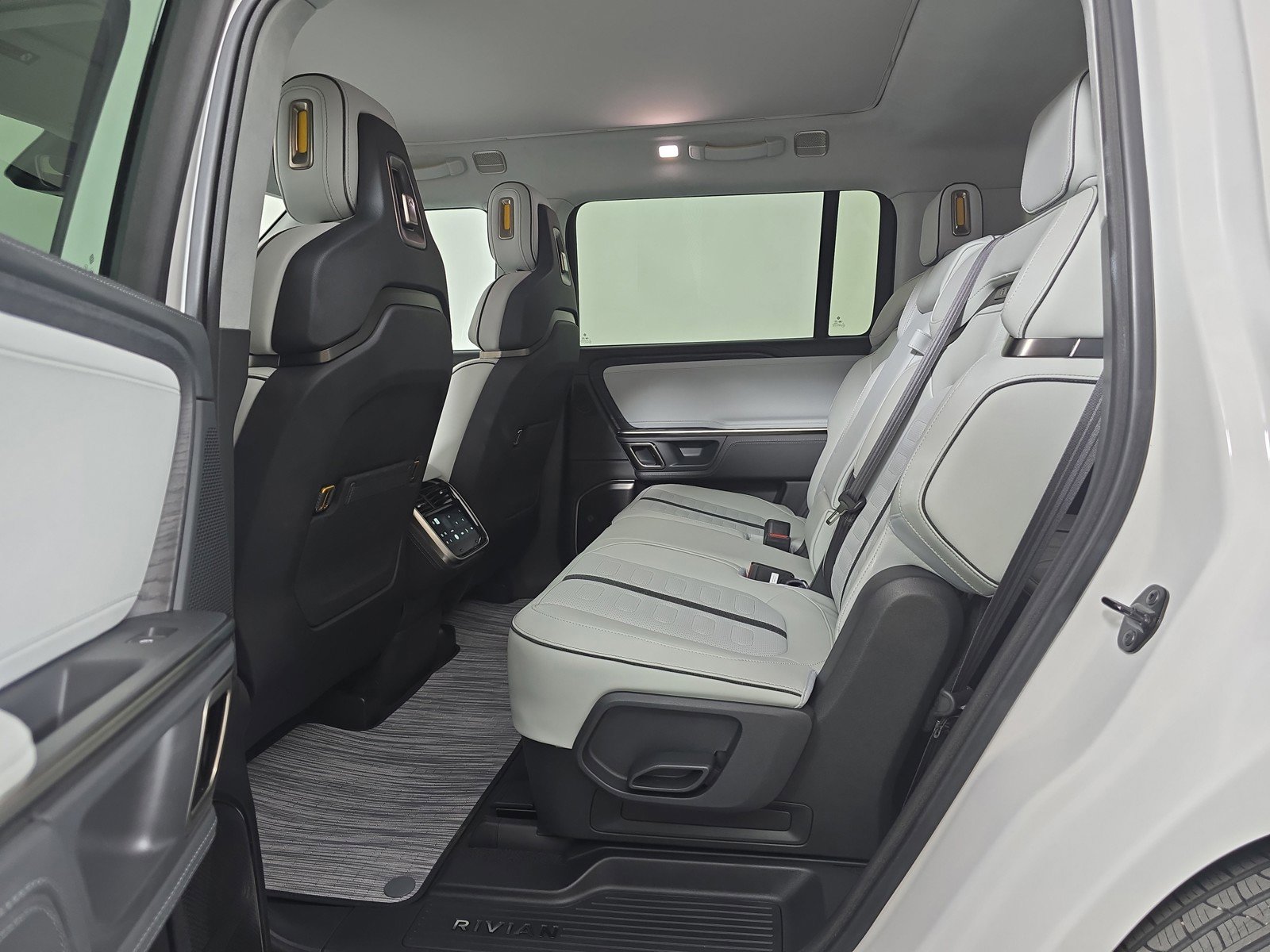 Used 2024 Rivian R1S Adventure AWD/4WD image 21