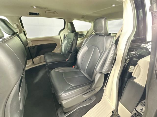 Used 2024 Chrysler Pacifica Select image 4