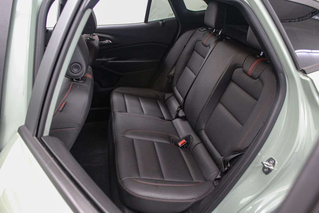 Used 2024 Chevrolet Trax RS w/ Driver Confidence Package FWD image 17