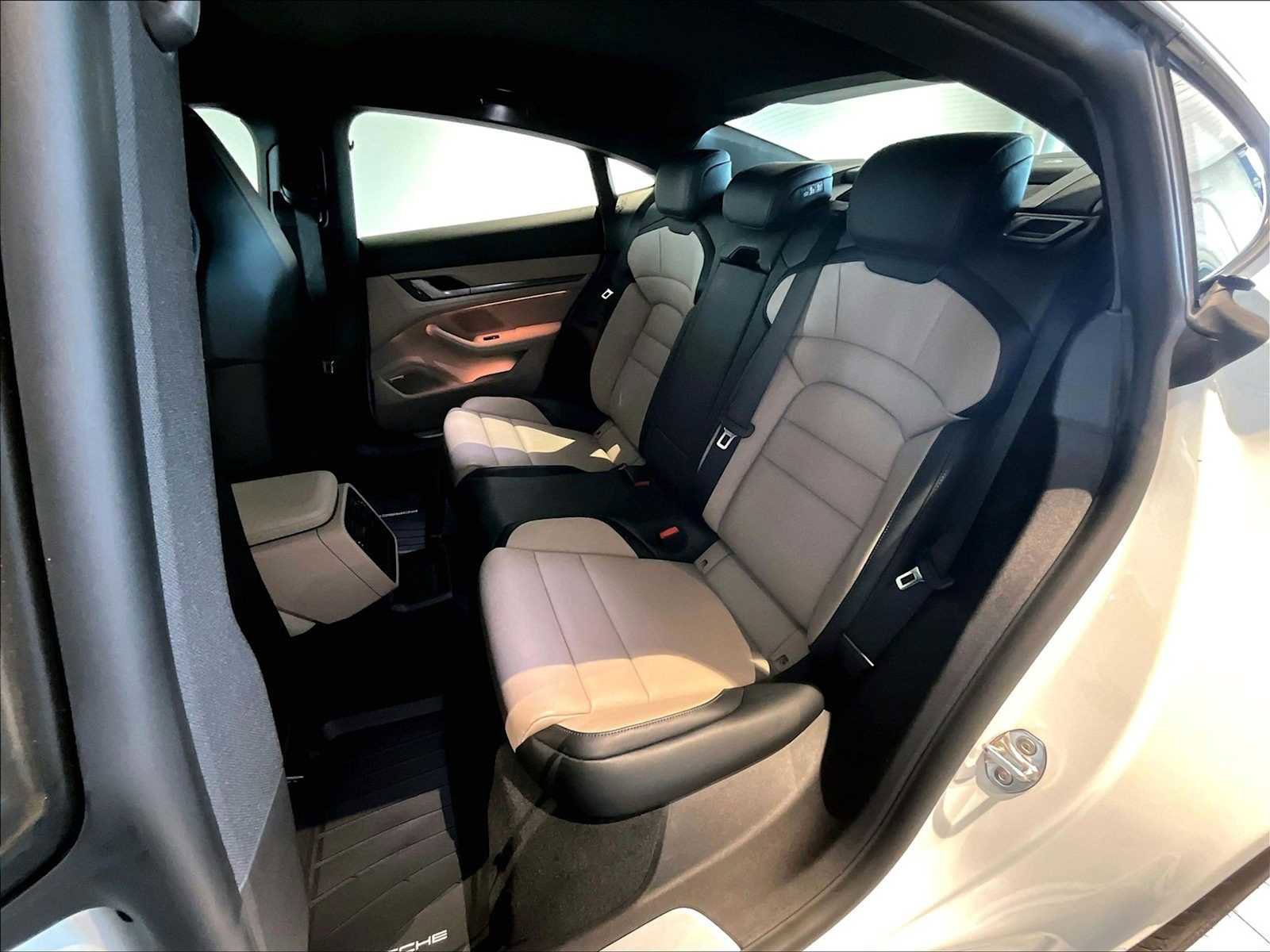 Used 2025 Porsche Taycan image 31