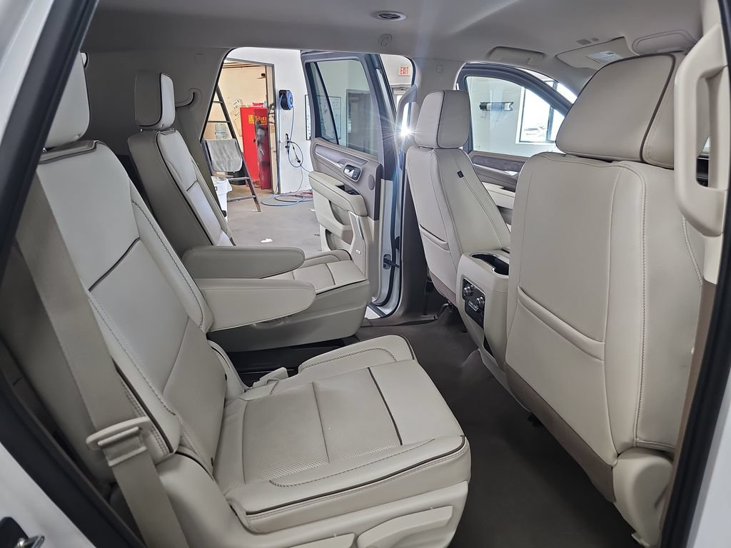 Used 2023 GMC Yukon Denali AWD/4WD image 11