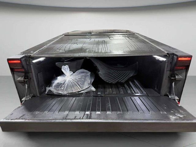 Used 2024 Tesla Cybertruck AWD Crew Cab image 25