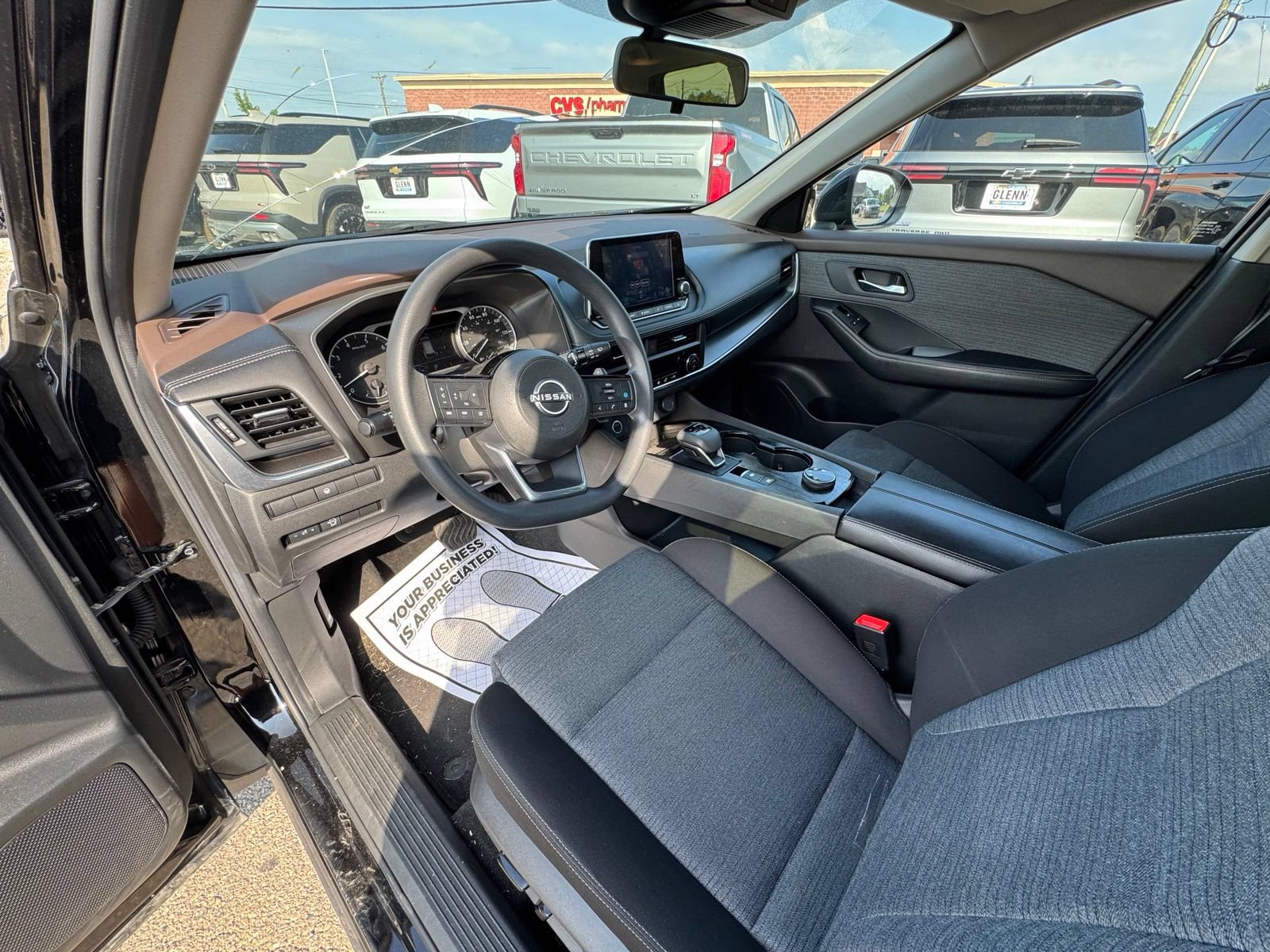 Used 2023 Nissan Rogue SV AWD/4WD image 14