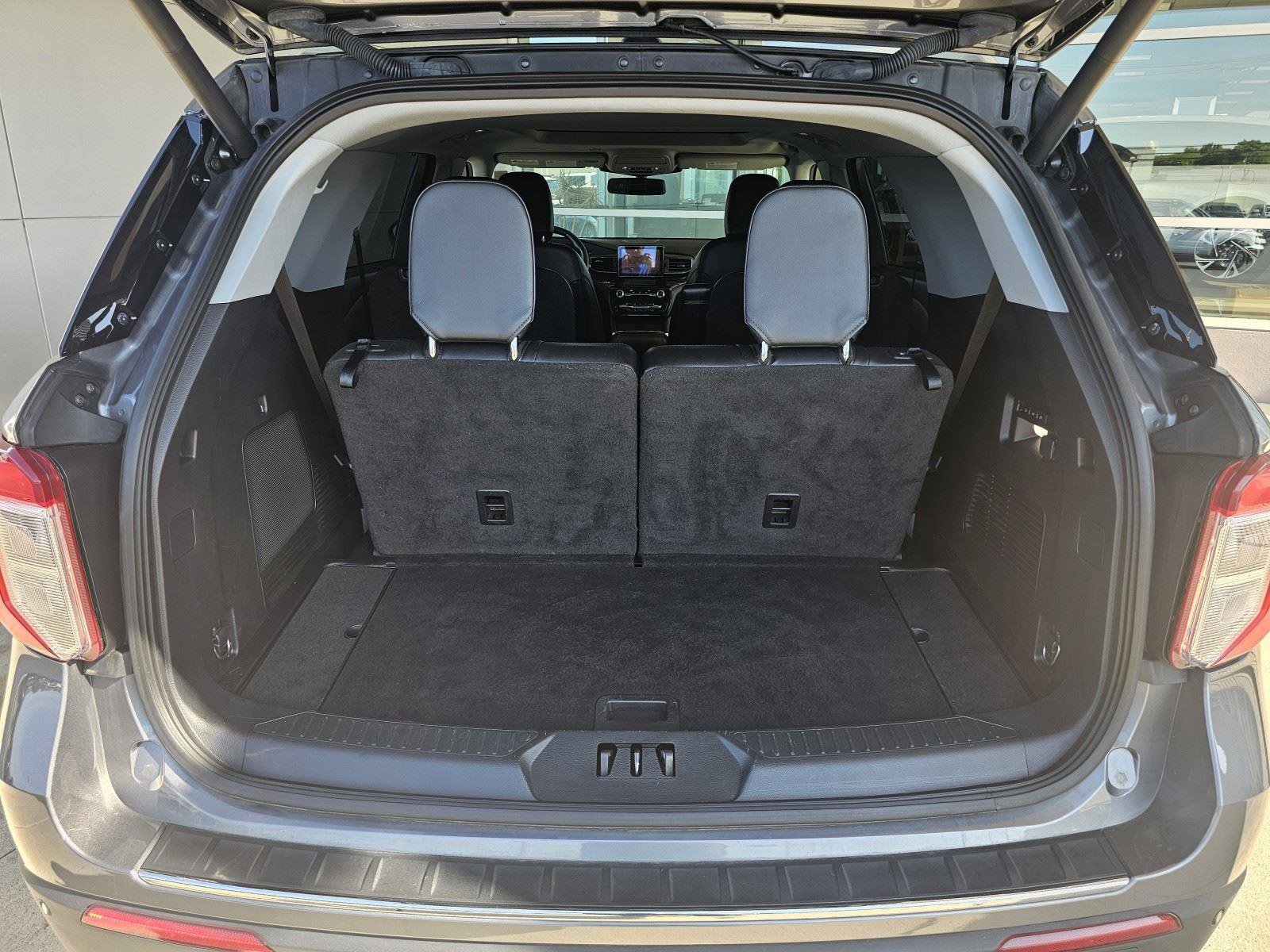 Used 2022 Ford Explorer Limited w/ Equipment Group 301A image 8