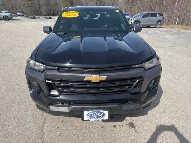 Used 2024 Chevrolet Colorado LT image 2