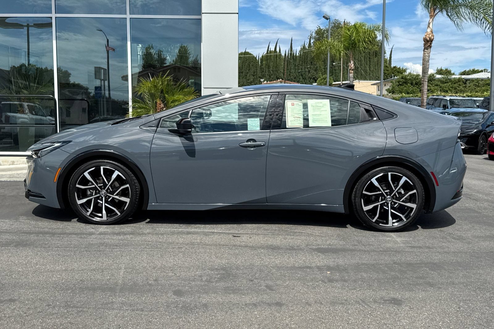 Used 2023 Toyota Prius Prime Premium FWD image 9