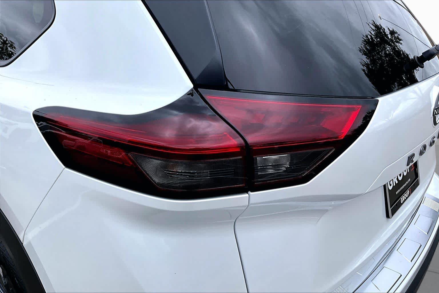 Certified 2025 Nissan Rogue SV FWD image 29