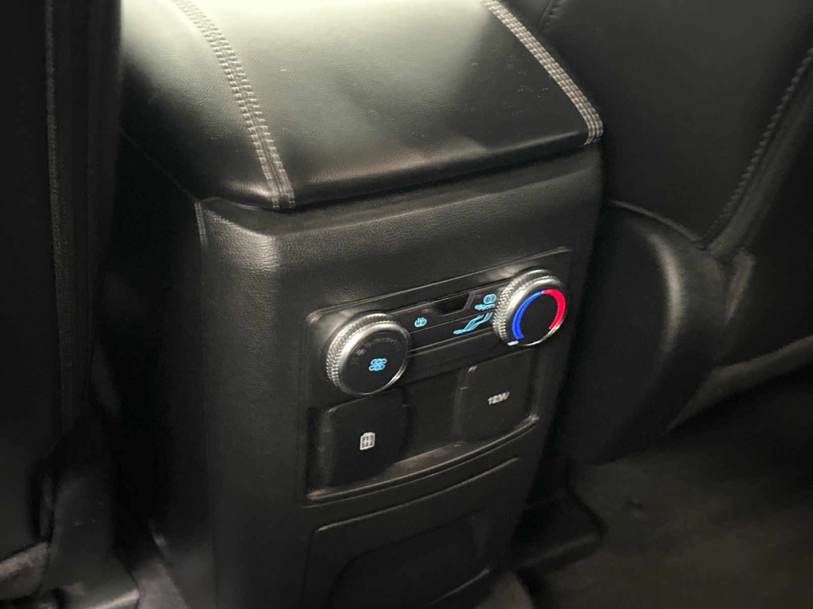 Used 2022 Ford Explorer XLT w/ Equipment Group 202A image 18