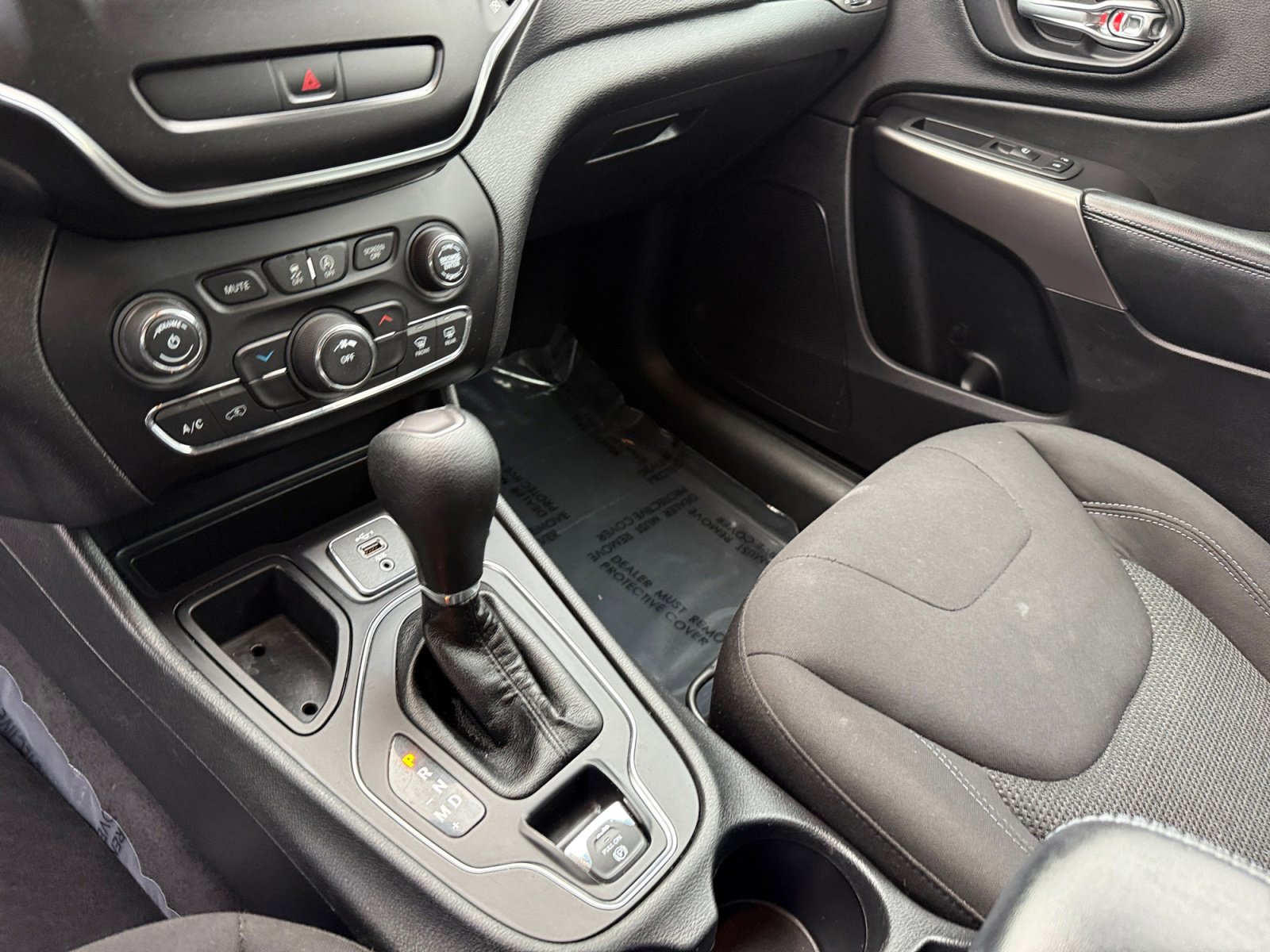 Used 2019 Jeep Cherokee Latitude w/ Popular Appearance Group image 13