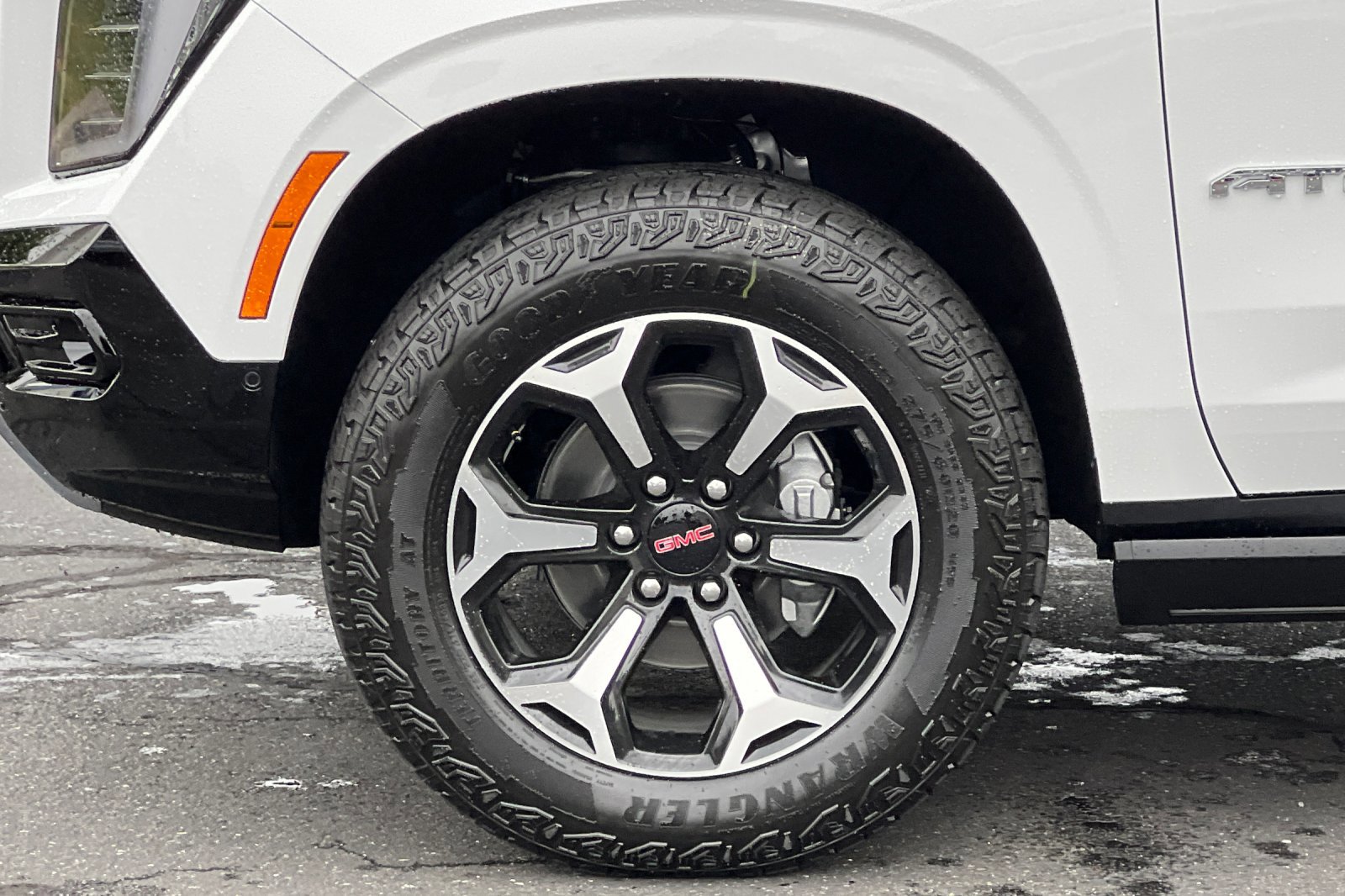 New 2026 GMC Yukon AT4 image 27