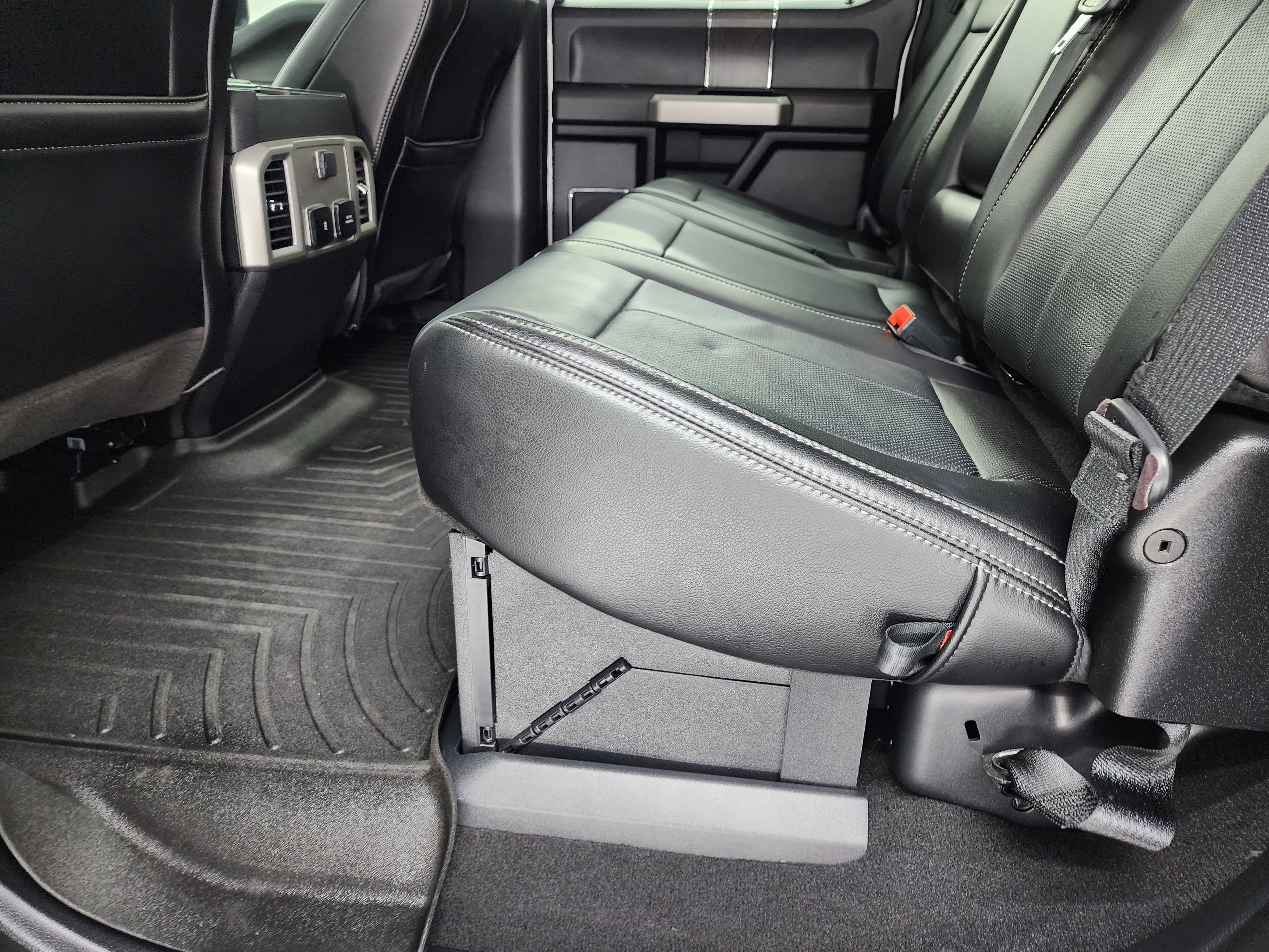 Used 2020 Ford F350 Lariat image 31