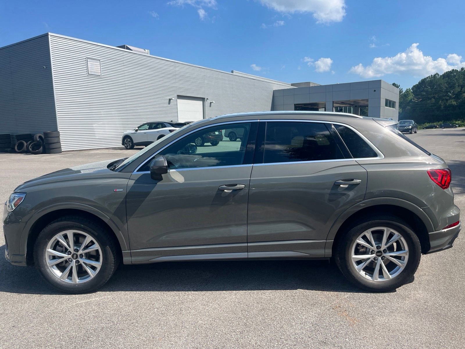 Used 2023 Audi Q3 2.0T Premium Plus w/ Premium Plus Package AWD/4WD image 9