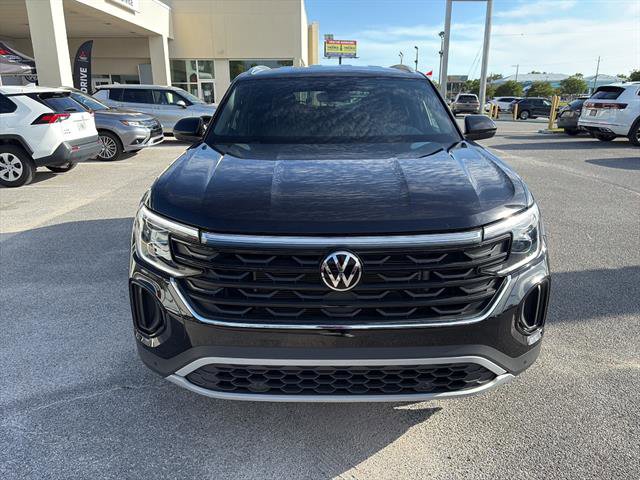 Certified 2025 Volkswagen Atlas Cross Sport SE FWD image 8