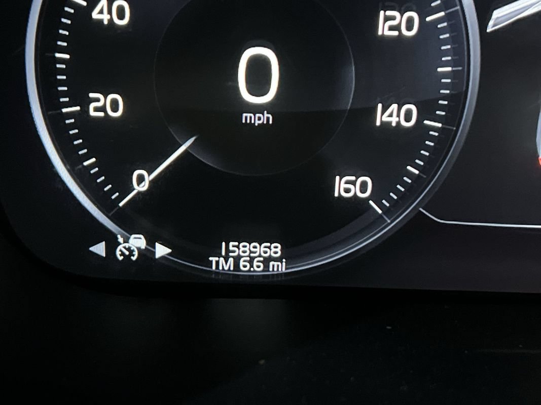 Used 2018 Volvo XC60 T6 Momentum w/ Convenience Package AWD/4WD image 19