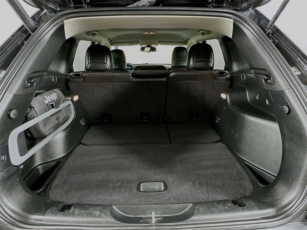 Used 2018 Jeep Cherokee Trailhawk w/ Quick Order Package 27L image 25