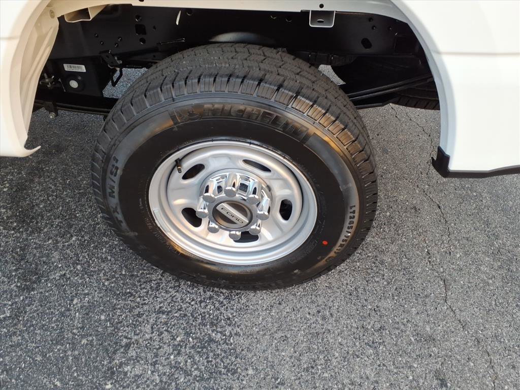 New 2026 Ford F250 XL w/ XL Chrome Package image 6